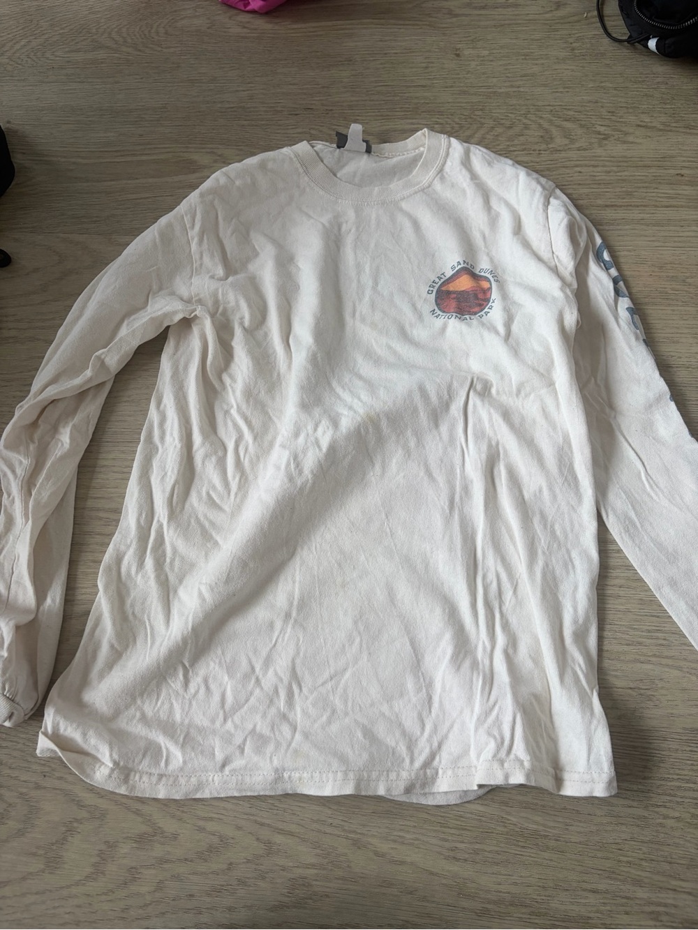 Casual Long-Sleeve Graphic Crewneck Tee in Off-White